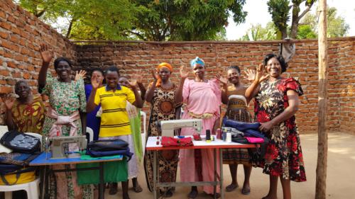 Dank Spenden unserer Mitglieder konnten Nähmaschinen gekauft werden. Diese dienen der Ausbildung der Frauen des Dorfes.