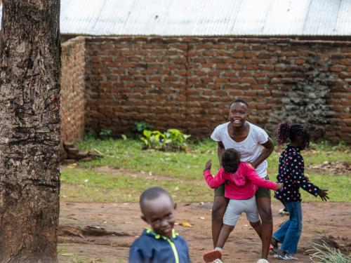 Nach dem Essen ist Zeit zum Spielen